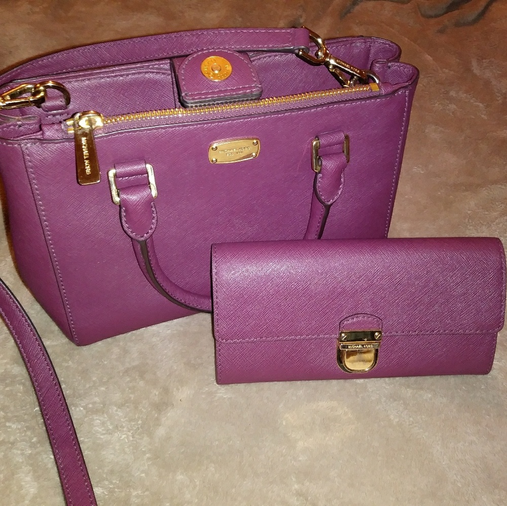 Michael Kors Crossbody & Matching Wallet